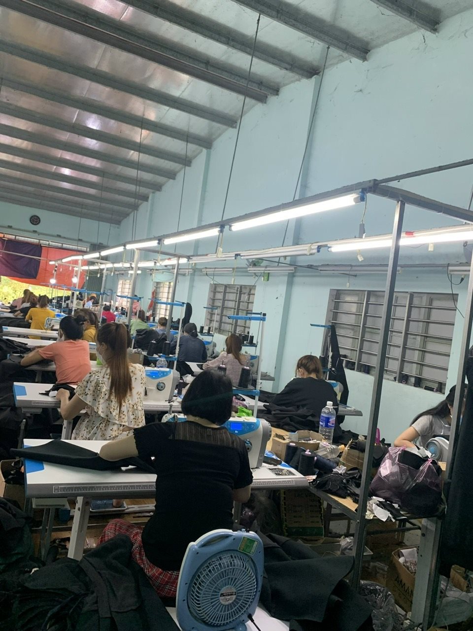 Xưởng sản xuất Khu vực cắt vải - May Thêu Hoàng Ánh