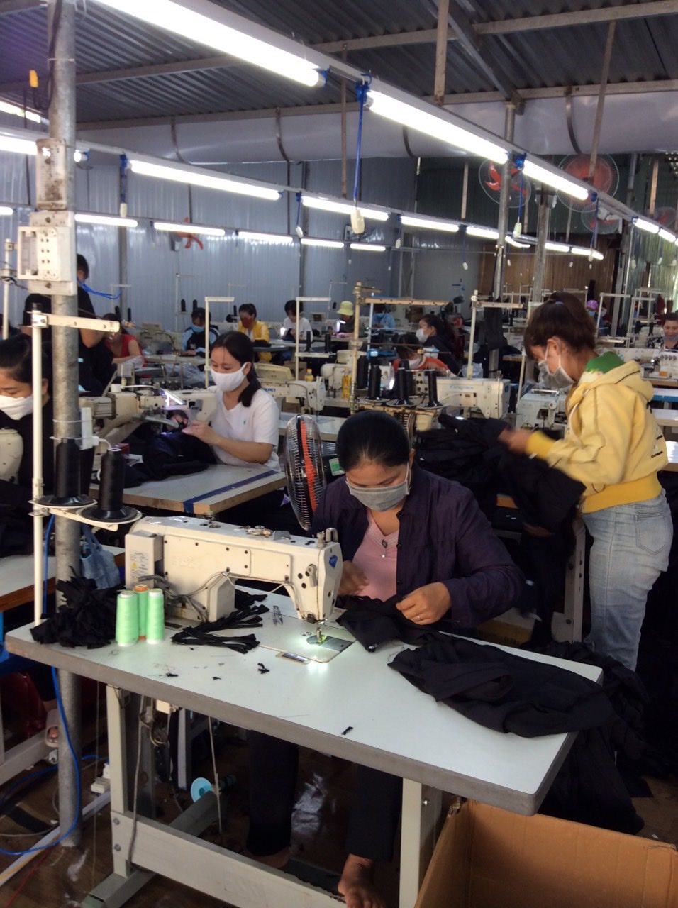 Xưởng sản xuất Khu kiểm hàng - May Thêu Hoàng Ánh